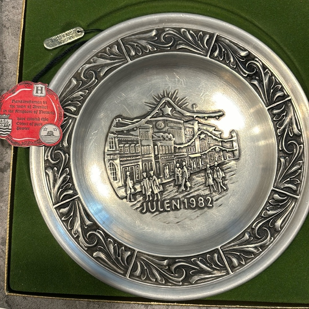 The original Norwegian Pewter Christmas Plate 1982
